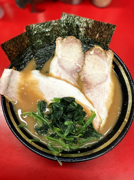 「チャーシュー麺」@家系ラーメン王道家直伝 との丸家 松飛台店の写真