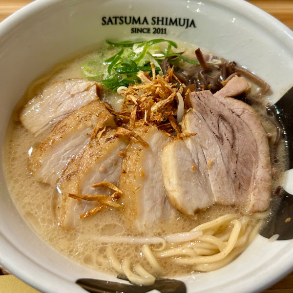 「薩摩＋チャーシュー３枚増し」@薩摩しむじゃ 本店の写真