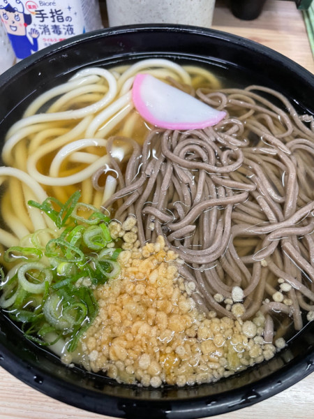 「紅白うどんそば」@王冠の写真