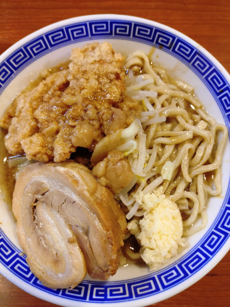「ラーメン　野菜少なめ　唐揚げ　1200円」@びんびん豚 坂戸店の写真