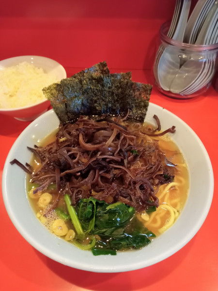「ラーメン並　固め・濃い・多め＋キクラゲ」@横浜家系ラーメン 黄金家の写真