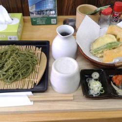 茶そば天プラ付並盛(1300円)