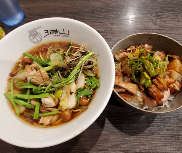 「三関せりと近江黒鶏の中華蕎麦&炙りチャーシュー丼」@中華蕎麦 瑞山（ZUIZAN）の写真