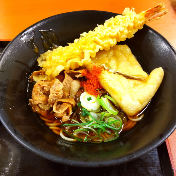 「【季節限定】カレーちゃんこそば（￥700）＋海老天（クーポン」@ゆで太郎 東邦医大通り店の写真