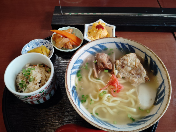 「ソーキそば定食　　　900円」@びんがたの写真