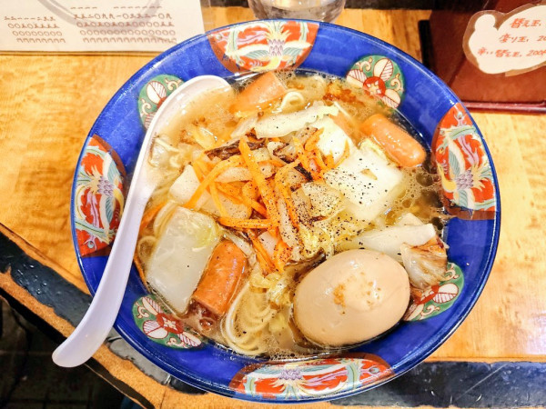 「本日の裏そば『シャウエッセン 銘店金賞そば』」@塩そば 桑ばらの写真