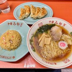半チャーハン・ラーメンセット（920円）＋餃子（470円）