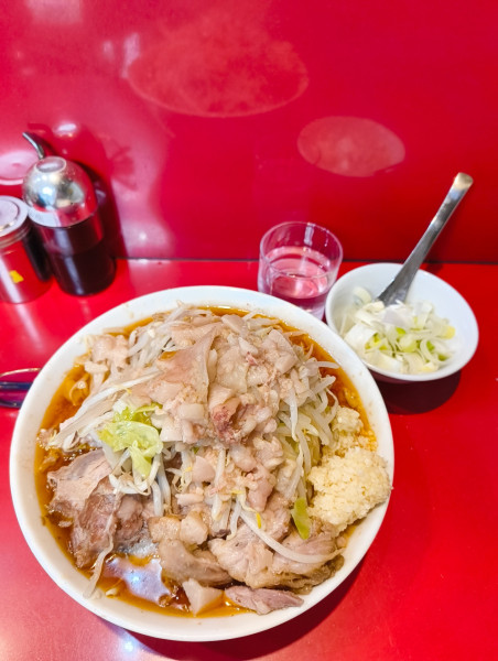 「少なめ+豚増し+白ネギ+sk　1290円」@ラーメン二郎 西台駅前店の写真