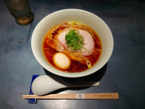 「地鶏味玉醤油RAMEN」@うずとかみなりの写真