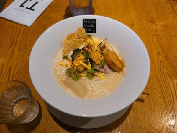 「【限定】冷しとうもろこしらぁ麺」@French Noodle Factory 東京ドームラクーア店の写真