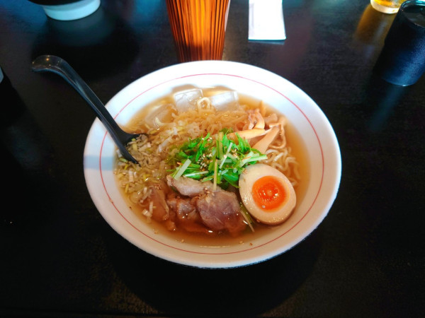 「【限定】冷ったいらーめん(半卵付)」@らーめん富神の写真