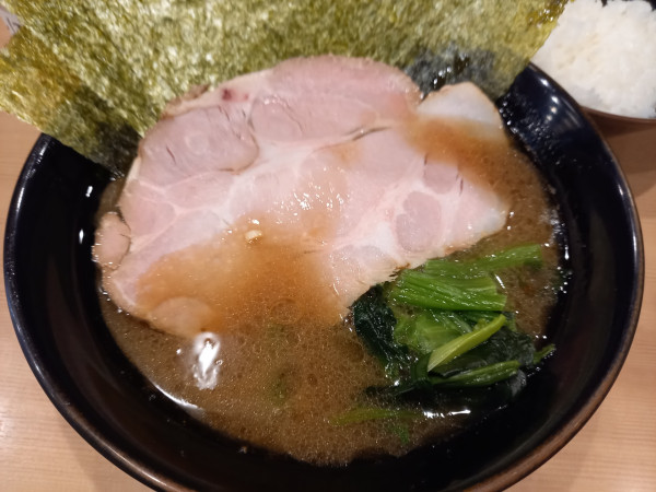 「ラーメン並+のり」@横浜家系ラーメン 武虎家 尾山台店の写真