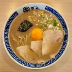 玉子入りラーメン（830円）