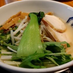 博多極上鶏白湯ソバ（1,050円）