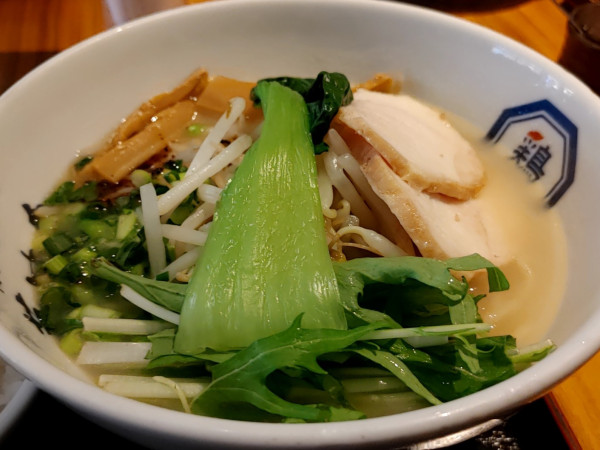 「博多極上鶏白湯ソバ（1,050円）」@博多鶏ソバ 華味鳥 新宿三井ビル店の写真