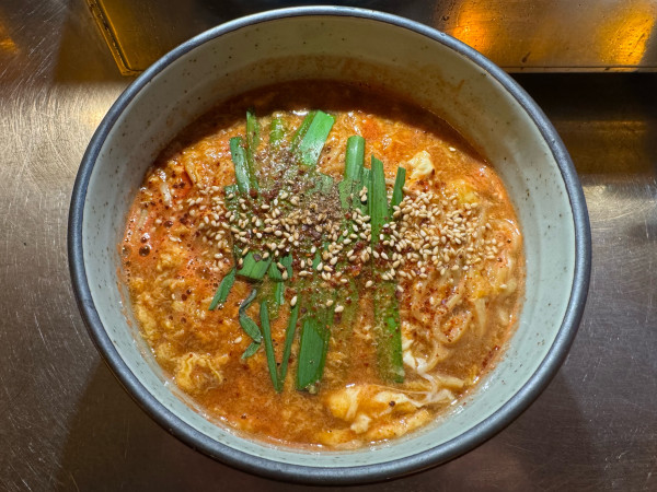 「特製トマト辛麺　550円」@焼肉居酒屋 六べこ 六本松本店の写真