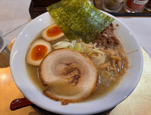 「特製濃厚煮干しそば」@麺屋 音 南越谷店の写真