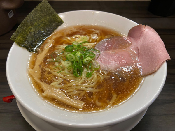 「淡麗豚骨醤油らーめん （中太手もみ麺 大盛り）」@淡麗豚骨 TSUCHINOTOMIの写真