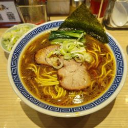 大盛醤油らーめん＋薬味ねぎ（別皿）