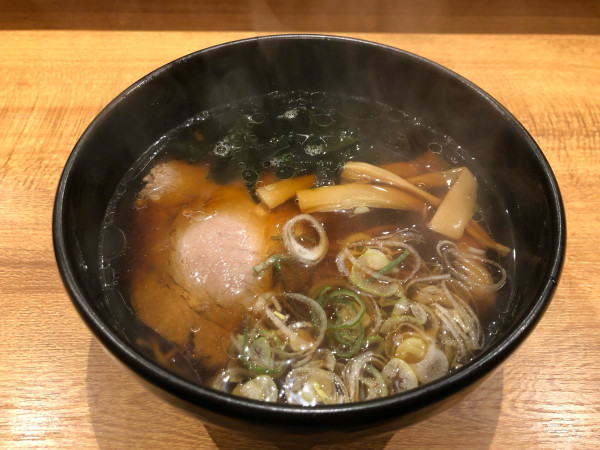 「しょうゆらーめん」@麺屋てぃーちの写真