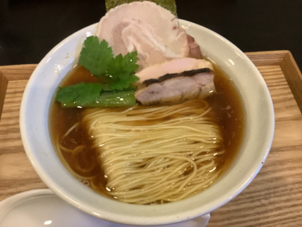 「特中華　淡麗煮干し醤油　1290円」@中華そば うお静の写真