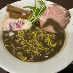 イカ煮干しそば（並盛・140g）930円