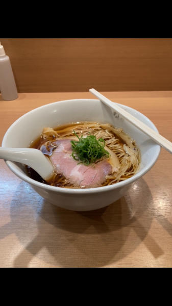「醤油らぁめん」@らぁ麺 はやし田 横浜店の写真