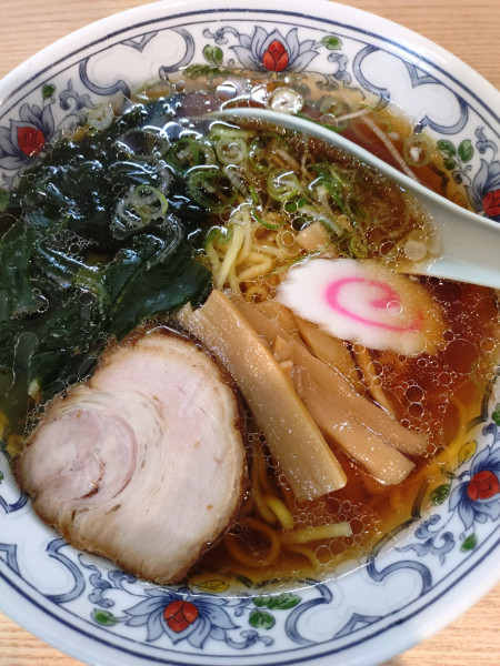 「醤油ラーメン　600円」@西華の写真