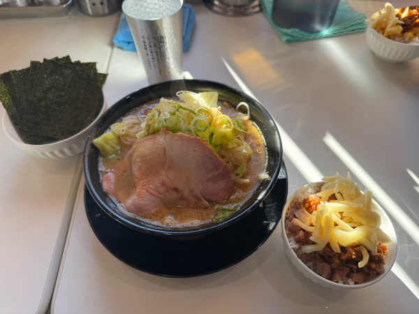 「野菜ラーメン並 硬め」@家系ラーメン ゆくる家の写真