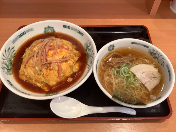「天津飯＋半ラーメン　720円」@日高屋 小田原飯泉店の写真