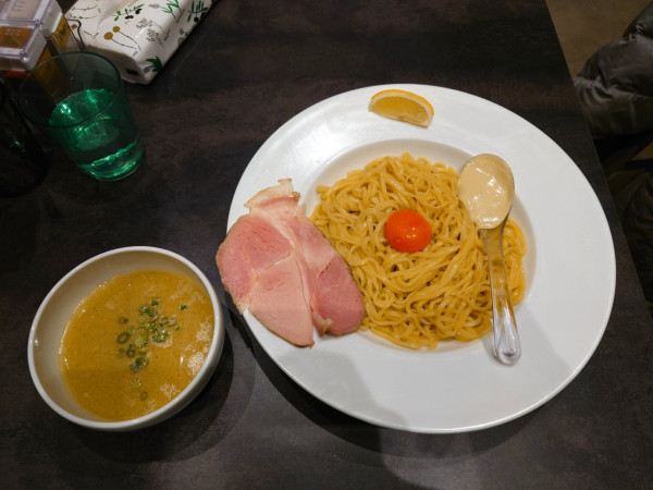 「濃厚牡蠣スープの牡蠣バターたまご麺 熱盛」@むかん横浜の写真