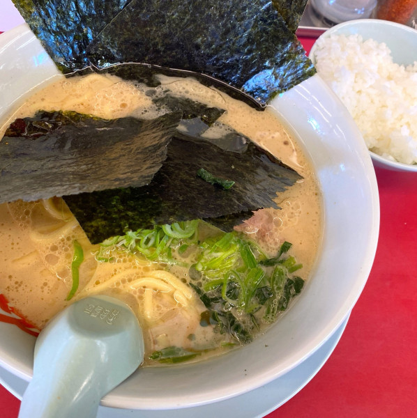 「ラーメン690円＋半ライス160円＋海苔5枚140円」@ラーメン山岡家 太田店の写真