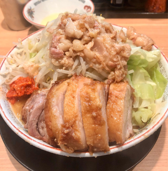 「小ブタ味噌山 生卵 1300+50円」@豚山 中野店の写真