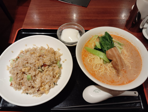 「担々麺　五目炒飯セット　　1000円」@TOKYO GEN 源の写真