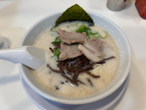 「豚骨ラーメン」@博多天神 新宿東口駅前店の写真