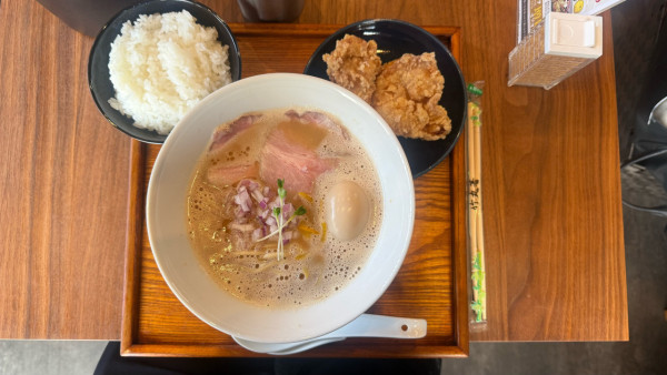「味玉鶏白湯ラーメン@1100」@鶏麺 CHICKEN MENの写真