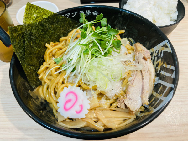 「武蔵野油そば 背脂 W盛 無限ライス」@武蔵野アブラ學会 神田店の写真