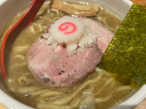 「煮干し中華そば：900円」@煮干中華そば 無双の写真