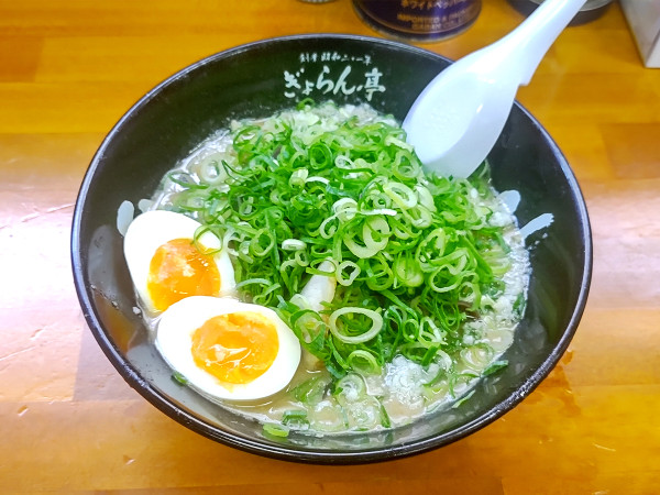 「どろどろラーメン（＋味玉＋ねぎ盛り）」@ぎょらん亭 本店の写真