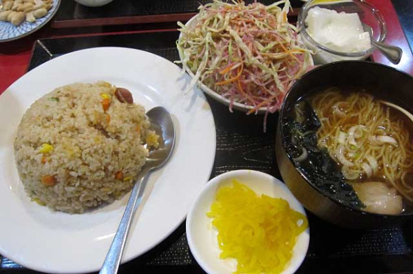 「五目チャーハンの定食　800円他」@花彫酒家の写真