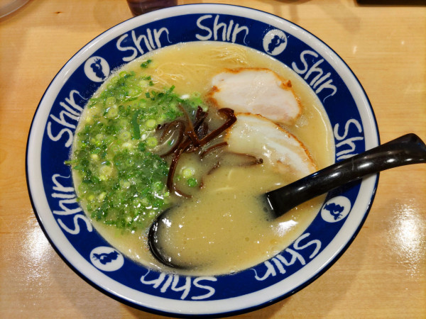 「博多ShinShinらーめん 820円」@博多らーめん ShinShin 古門戸町店の写真