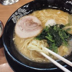 ラーメン並(かため)(850)＋ランチ無料小ライス