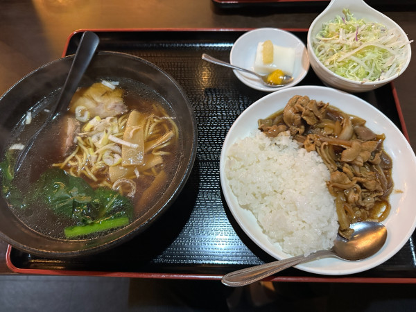 「日替ランチ（醤油ラーメン＋豚肉のしょうが焼き丼）880円」@四川料理 福来の写真