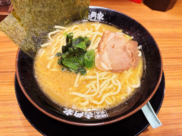 「ラーメン」@横浜家系ラーメン 壱角家 日吉店の写真