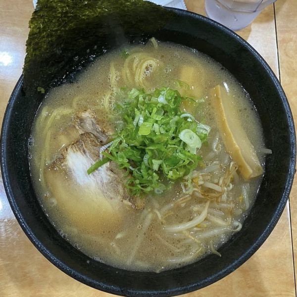 「こってり濃厚豚骨ラーメン」@らーめん 世界一 京橋本店の写真