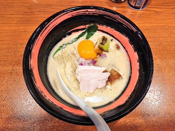 「濃厚鶏白湯らーめん(醤油)」@noodle kitchen 六九麺の写真