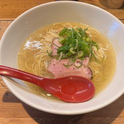 軍鶏塩ラーメン