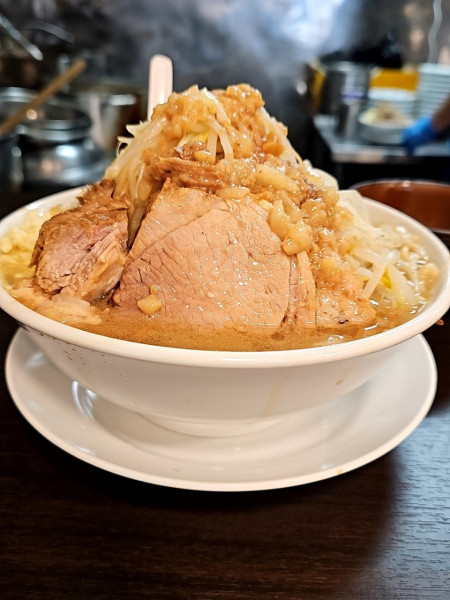 「ラーメン900円(中盛申請)＋生卵50円」@ラーメンたかしの写真