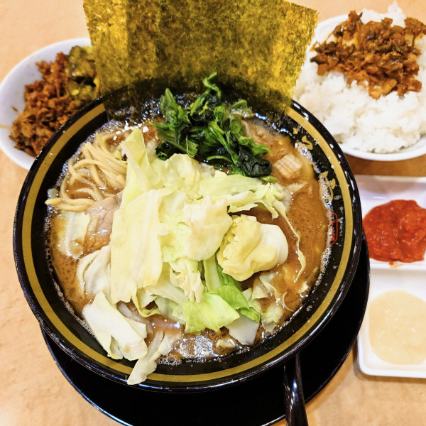 「ラーメン＋キャベツ＋ライス食い放題」@大輝家直系 皇道家の写真