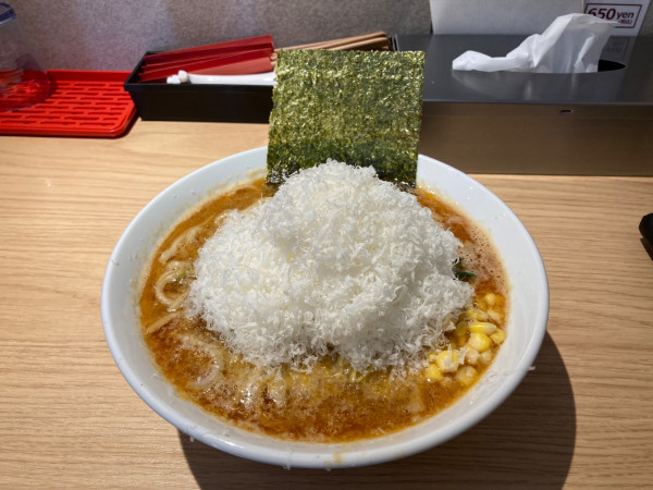 「味噌ラーメンメガ盛り+パルミジャーノ・レッジャーノ1750円」@杏と桜の写真
